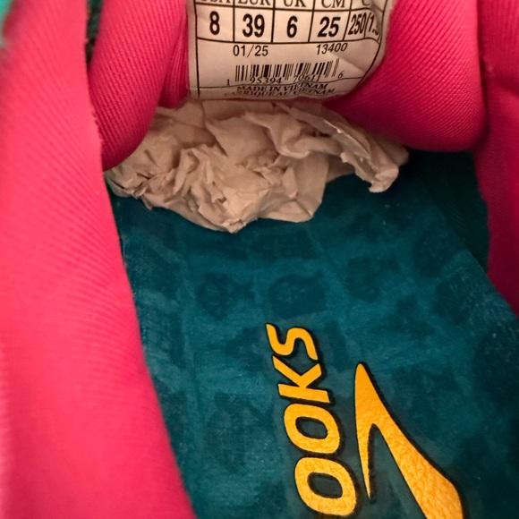 Brooks runDisney 2025 Springtime Surprise - Picture 4 of 5